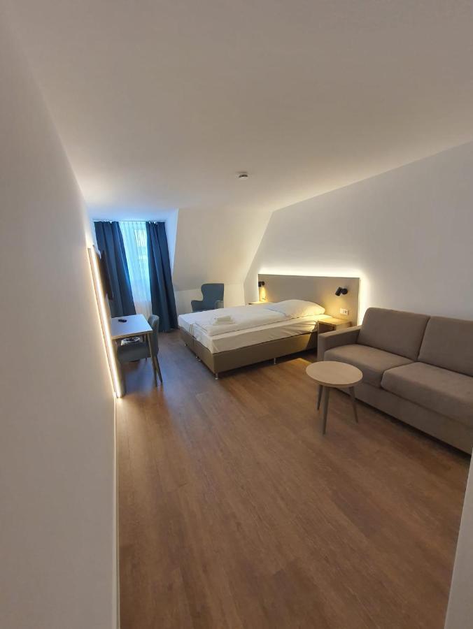 Hotel Zur Traube Moglingen Екстер'єр фото
