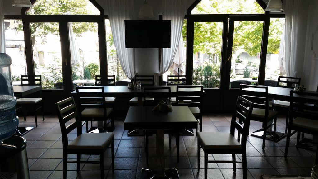 Hotel Zur Traube Moglingen Екстер'єр фото